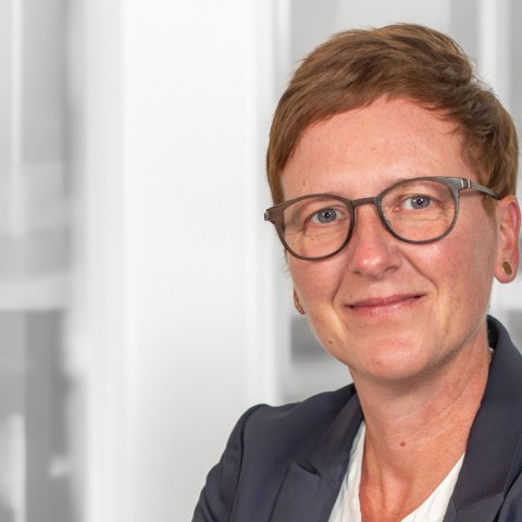 Chief Operating Officer und Vorstandsmitglied Sandra Deyringer, chemmedia AG