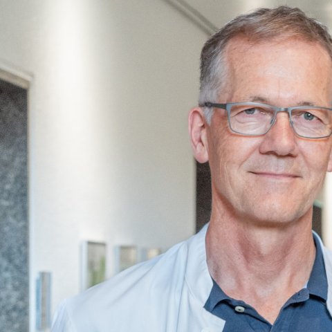 Dr. Med. Alex Höfter, Facharzt für Innere Medizin und Chefarzt der Rheumaklinik Bad Aibling